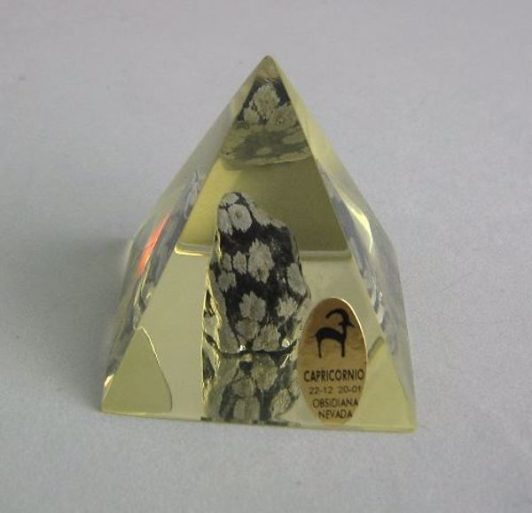 Picture of PYRAMID CRYSTAL CAPRICORN ZODIAC SIGN