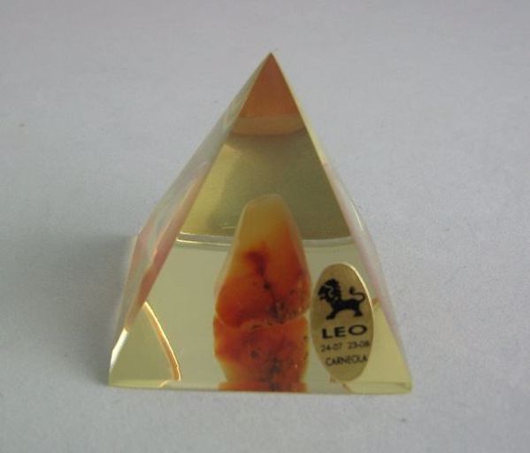 Picture of PYRAMID CRYSTAL LION ZODIAC SIGN