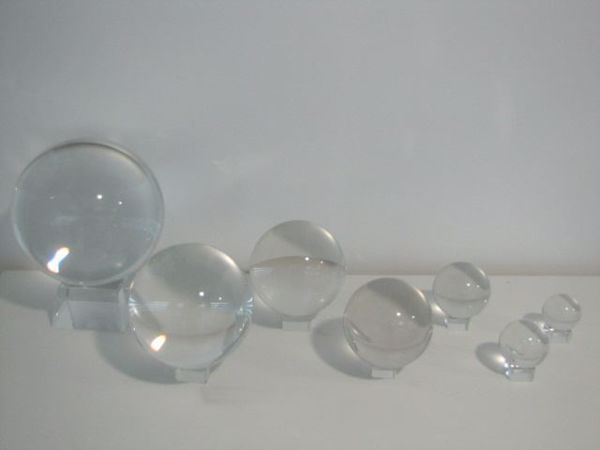 Imagen de Bola de cristal 8cm transparente más peana