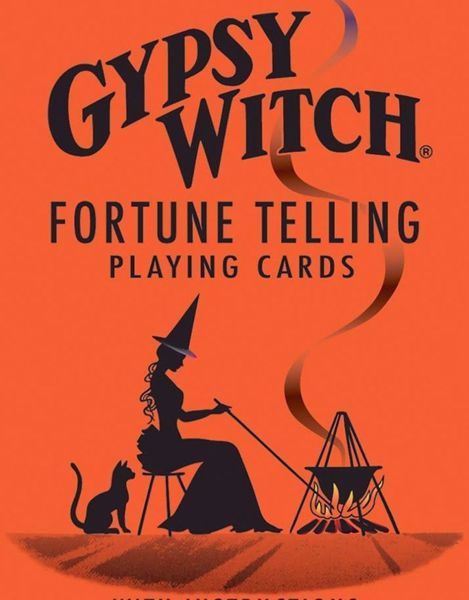 Imagen de gypsy witch fortune telling playing cards