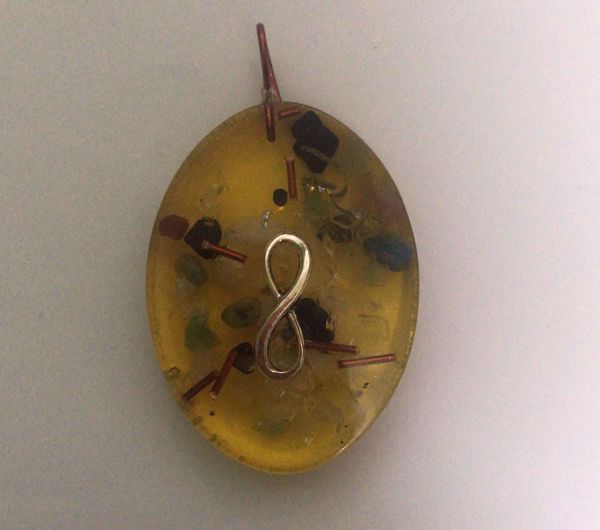 Imagen de COLGANTE ORGONITA OVALADO INFINITO AMARILLO 4.2X5.7 CMS