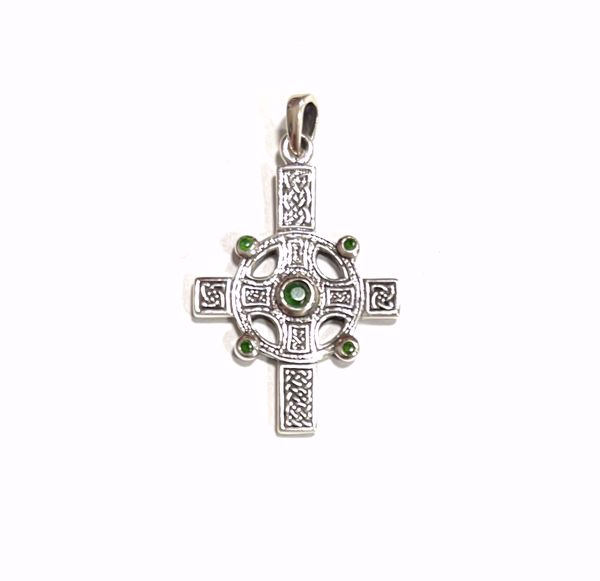 Imagen de Amuleto cruz tipo celta con cristal verde 25 mm. x 300 mm.