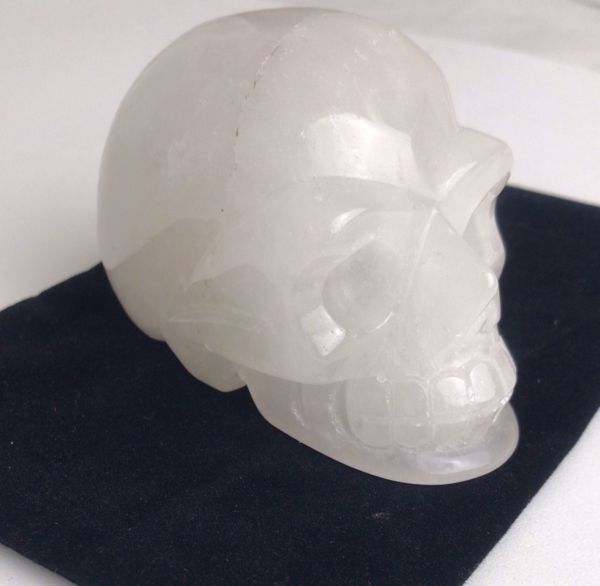 Imagen de CALAVERA CUARZO BLANCO 7 X 9.5 CM 677 GRS.