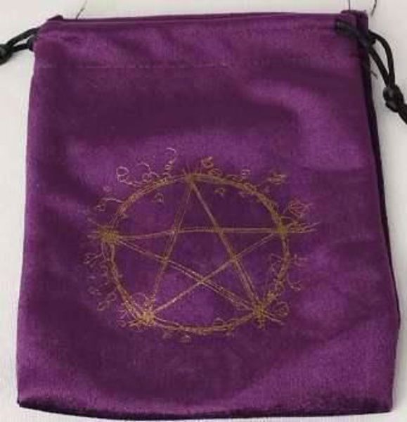 Imagen de Bolsa Guarda Tarot. Terciopelo. Pentagrama con flores dorado. Morado,  17 x 13 cm