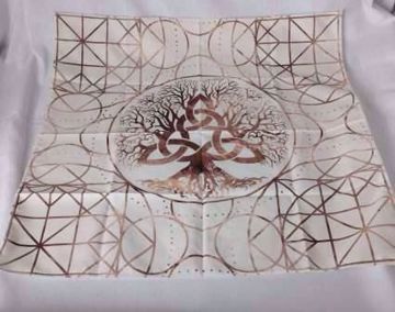 Imagen de Tapete polyester 75 x 75 cm Árbol de la Vida y Triqueta.