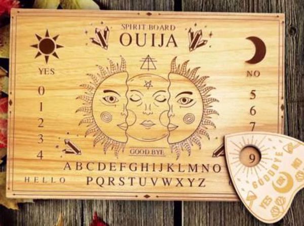 Imagen de Ouija de madera 20 x 30 cm sol y luna.